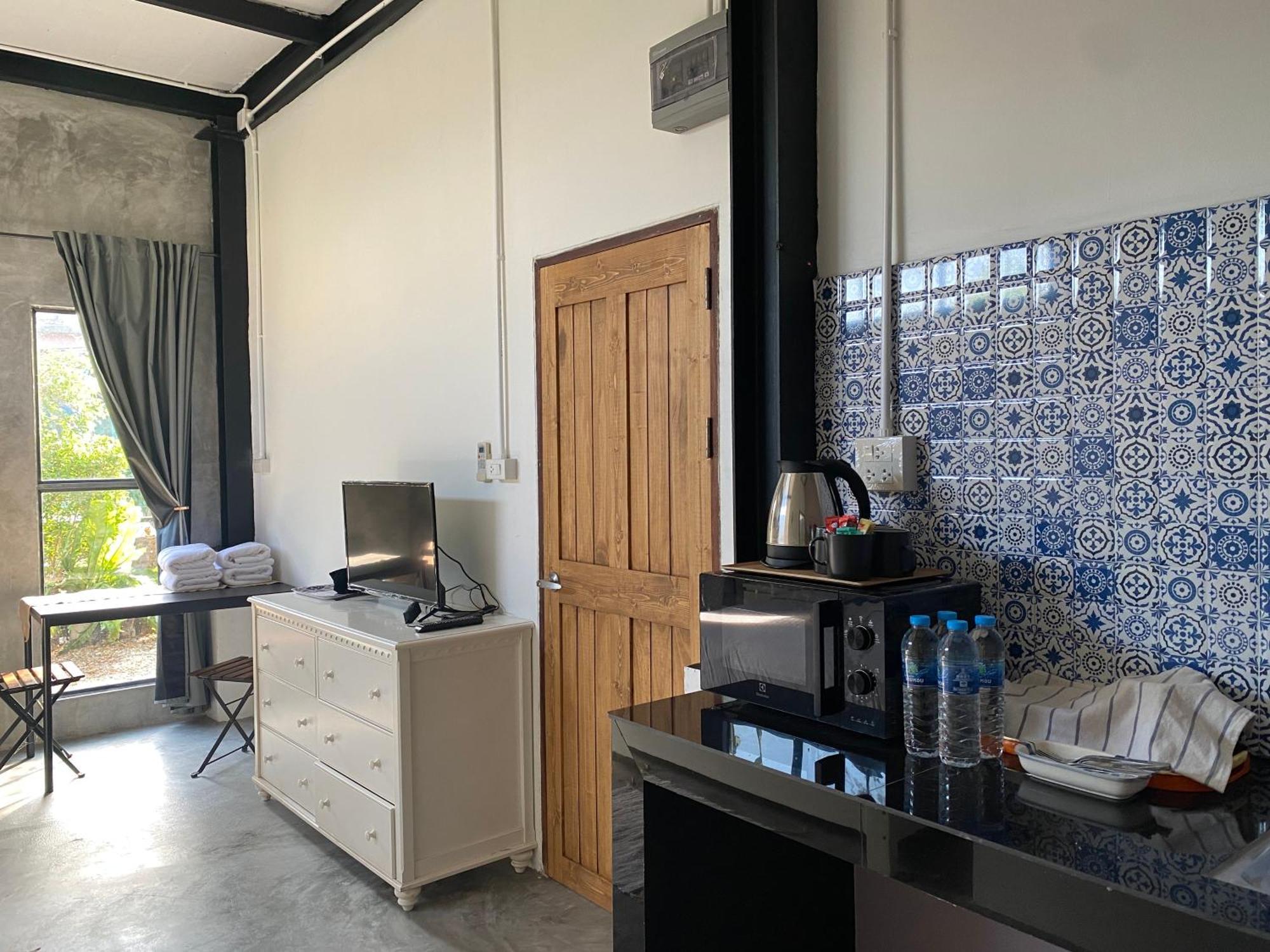 Nokhook House Hostel Trang Exterior foto